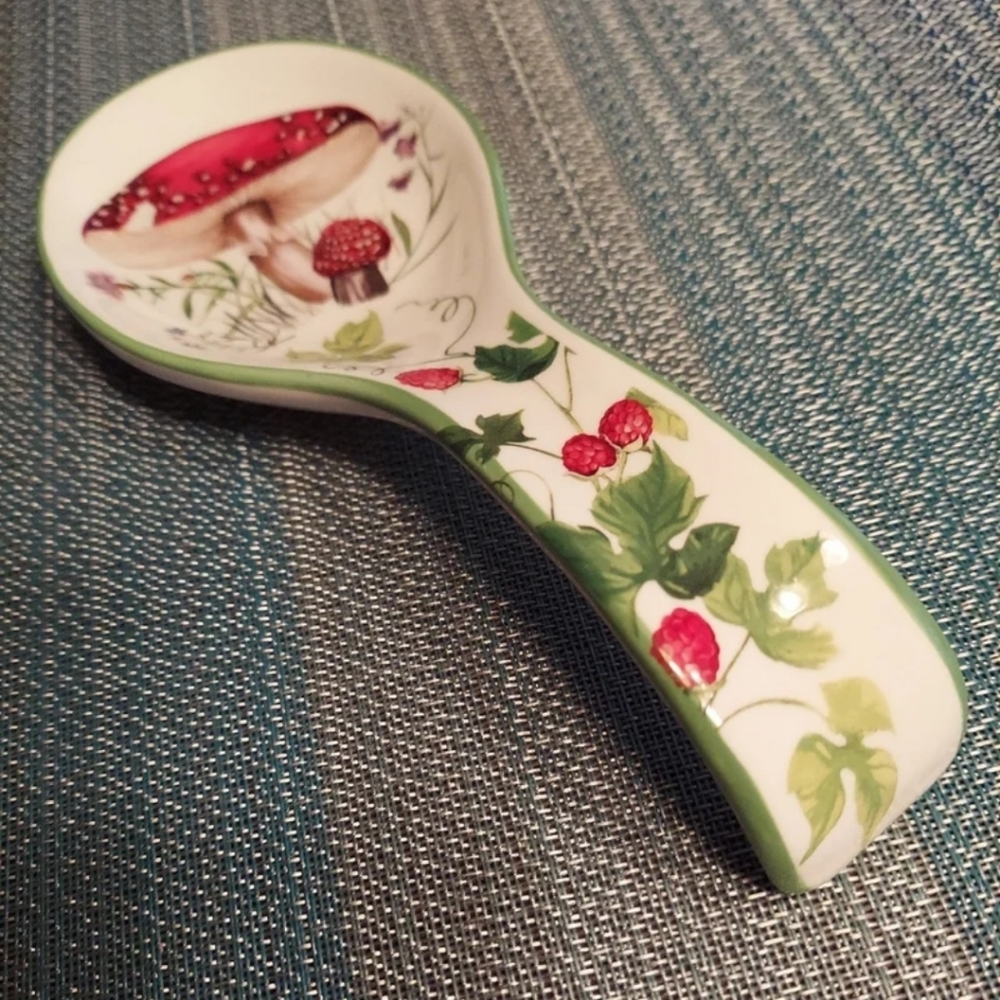 Mushroom Strawberry Stoneware Spoon Rest Cracker Barrel Country BNWT RETIRED!